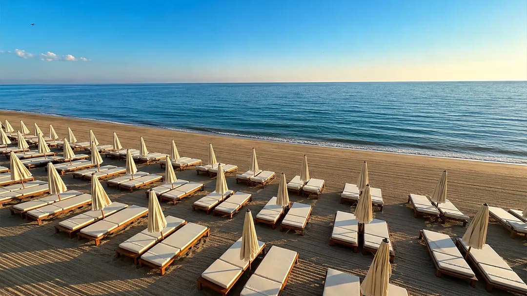Riva Beach Club — lettini sul mare